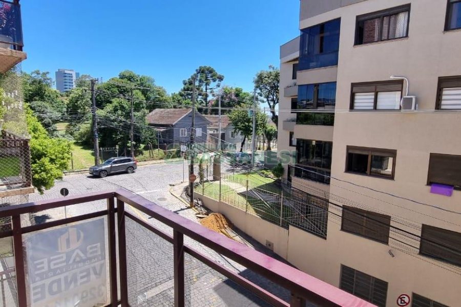 Apartamento com 88m², 2 dormitórios, 1 vaga, no bairro Madureira em Caxias do Sul para Comprar