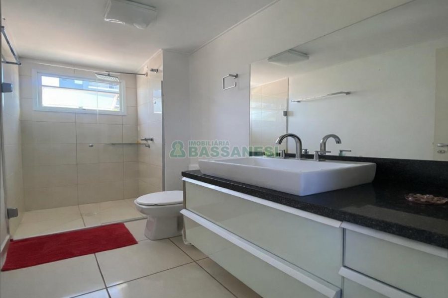 Apto Mobiliado com 102m², 3 dormitórios, 2 vagas, no bairro Universitário em Caxias do Sul para Alugar