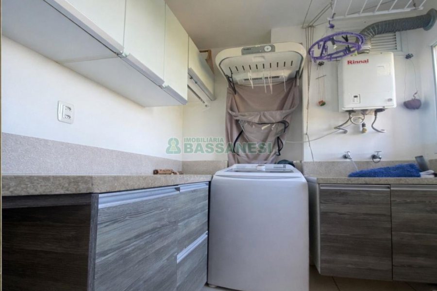 Apto Mobiliado com 102m², 3 dormitórios, 2 vagas, no bairro Universitário em Caxias do Sul para Alugar