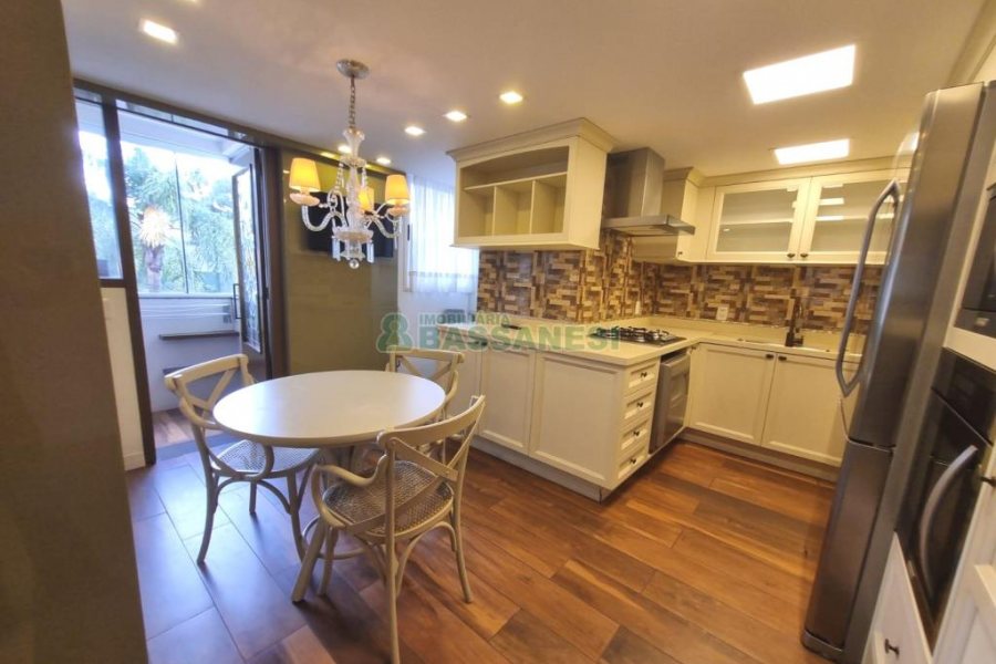 Apto Mobiliado com 110m², 2 dormitórios, 2 vagas, no bairro Rio Branco em Caxias do Sul para Alugar