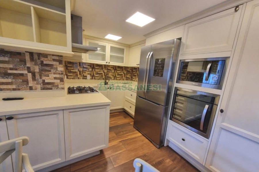 Apto Mobiliado com 110m², 2 dormitórios, 2 vagas, no bairro Rio Branco em Caxias do Sul para Alugar