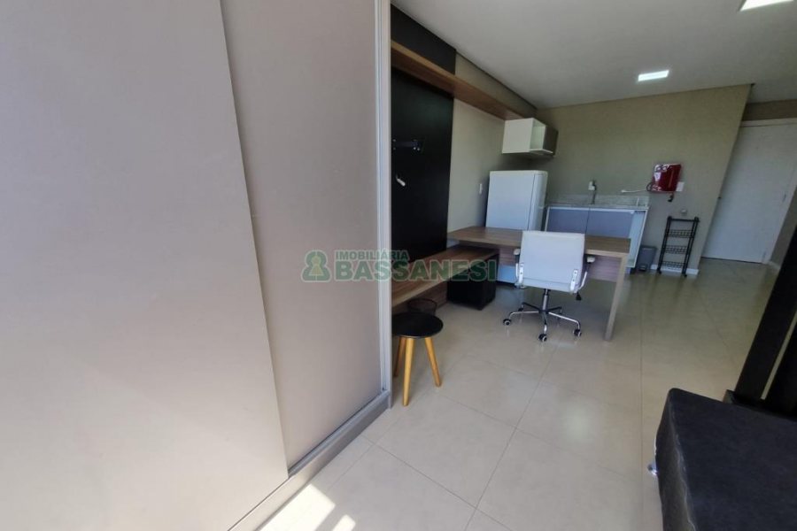 Kitinete Mobiliado com 40m², 1 dormitório, 1 vaga, no bairro Petrópolis em Caxias do Sul para Alugar