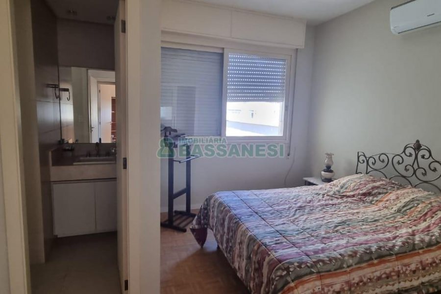 Apartamento com 102m², 3 dormitórios, 1 vaga, no bairro Centro em Caxias do Sul para Comprar