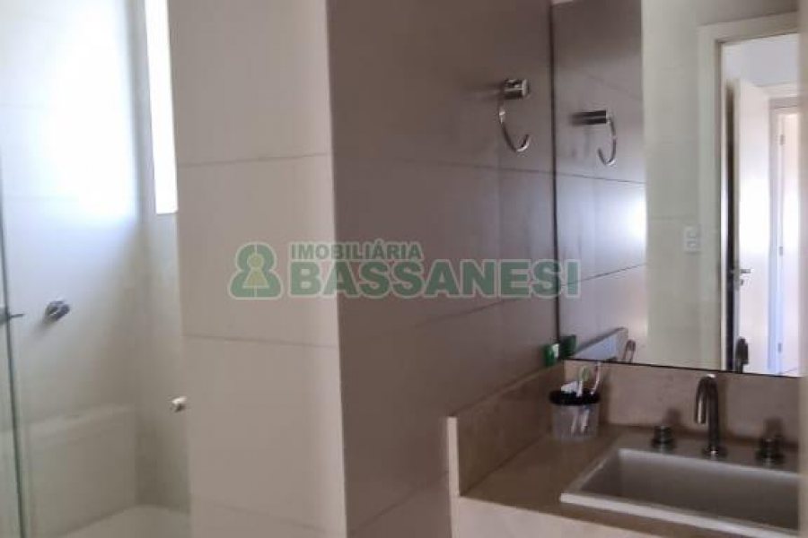 Apartamento com 102m², 3 dormitórios, 1 vaga, no bairro Centro em Caxias do Sul para Comprar