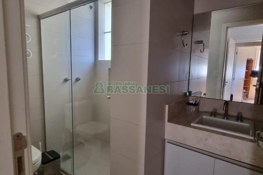 Apartamento com 102m², 3 dormitórios, 1 vaga, no bairro Centro em Caxias do Sul para Comprar