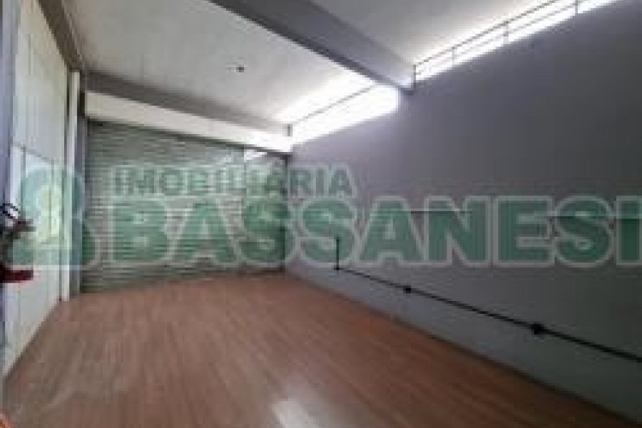 Predio com 460m², no bairro Nossa Senhora de Fátima em Caxias do Sul para Comprar