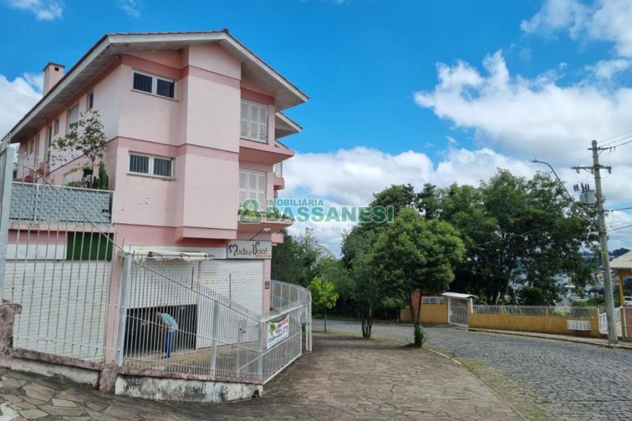 Predio com 460m², no bairro Nossa Senhora de Fátima em Caxias do Sul para Comprar