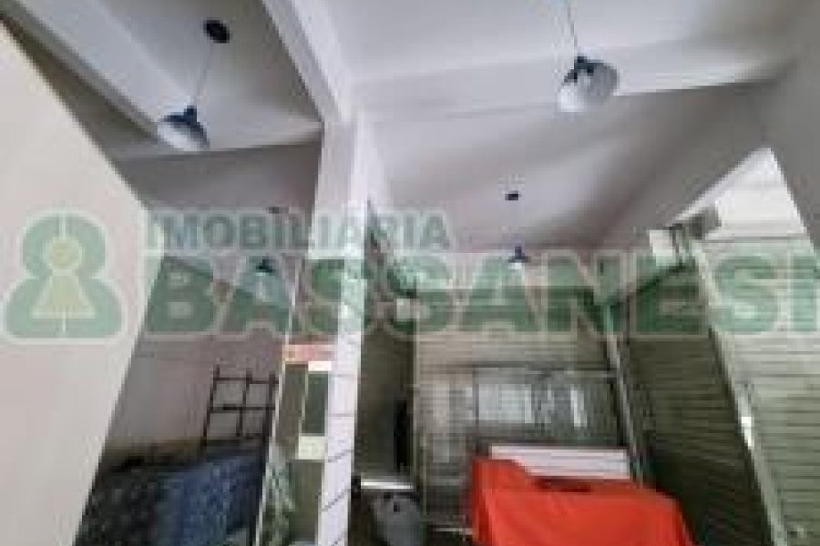 Predio com 460m², no bairro Nossa Senhora de Fátima em Caxias do Sul para Comprar