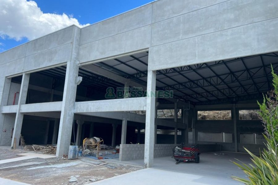 Pavilhão com 990m², no bairro Jardim América em Caxias do Sul para Alugar