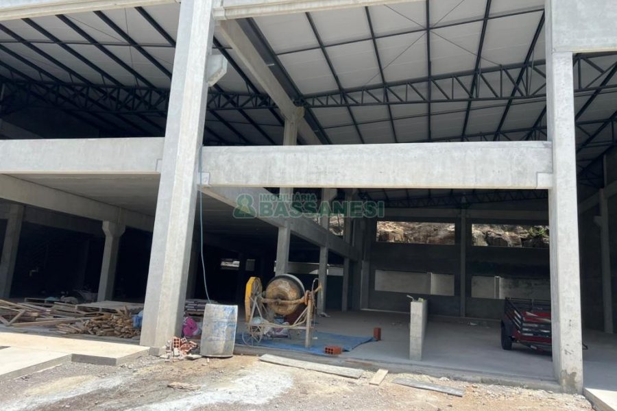 Pavilhão com 990m², no bairro Jardim América em Caxias do Sul para Alugar