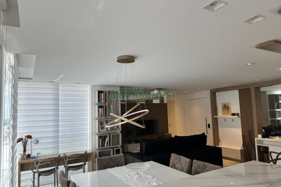 Apto Mobiliado com 111m², 3 dormitórios, 2 vagas, no bairro Cristo Redentor em Caxias do Sul para Alugar