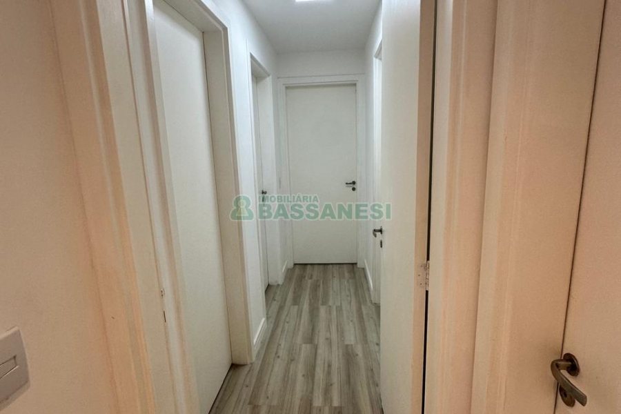 Apto Mobiliado com 111m², 3 dormitórios, 2 vagas, no bairro Cristo Redentor em Caxias do Sul para Alugar