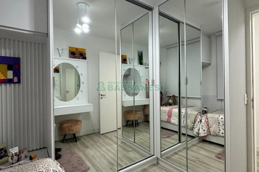 Apto Mobiliado com 111m², 3 dormitórios, 2 vagas, no bairro Cristo Redentor em Caxias do Sul para Alugar