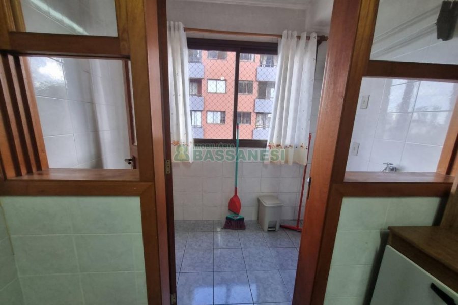 Apartamento com 63m², 2 dormitórios, 1 vaga, no bairro Marechal Floriano em Caxias do Sul para Alugar