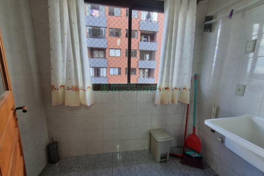 Apartamento com 63m², 2 dormitórios, 1 vaga, no bairro Marechal Floriano em Caxias do Sul para Alugar