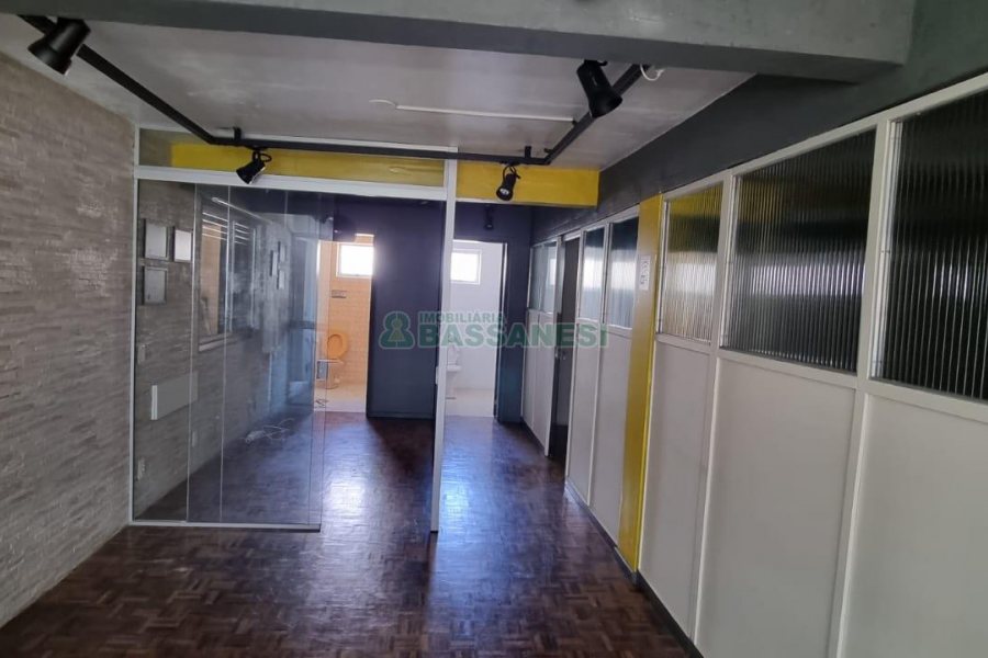 Sala com 150m², no bairro Pio X em Caxias do Sul para Alugar