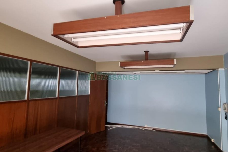 Sala com 150m², no bairro Pio X em Caxias do Sul para Alugar