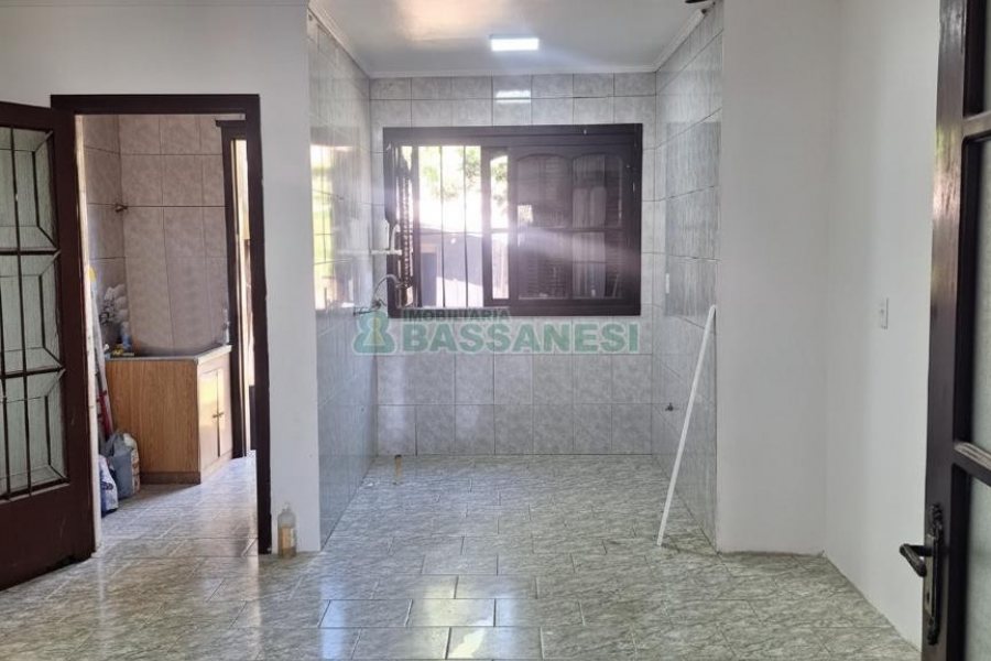 Casa com 110m², 3 dormitórios, no bairro Cinqüentenário em Caxias do Sul para Alugar