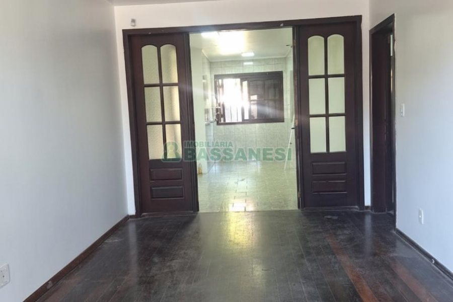 Casa com 110m², 3 dormitórios, no bairro Cinqüentenário em Caxias do Sul para Alugar