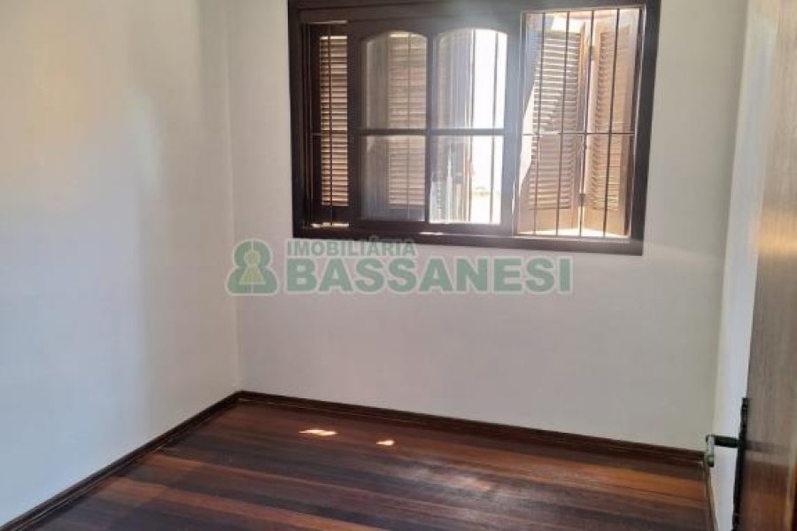 Casa com 110m², 3 dormitórios, no bairro Cinqüentenário em Caxias do Sul para Alugar