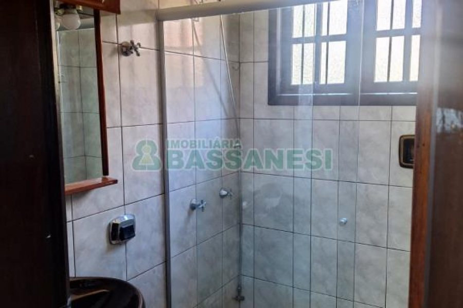 Casa com 110m², 3 dormitórios, no bairro Cinqüentenário em Caxias do Sul para Alugar