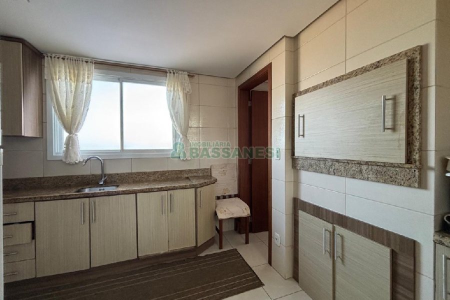 Apto Mobiliado com 92m², 1 dormitório, 2 vagas, no bairro Cruzeiro em Caxias do Sul para Alugar