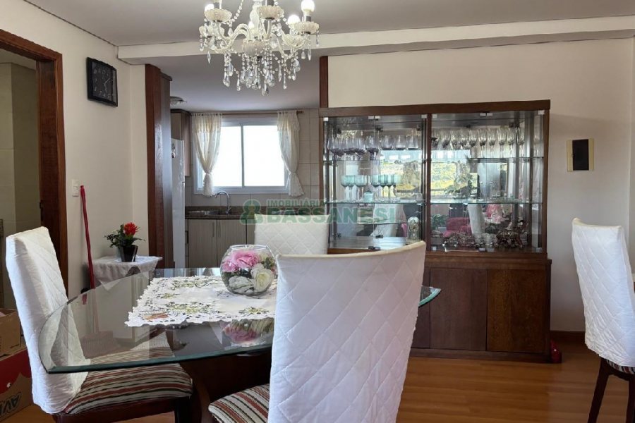 Apto Mobiliado com 92m², 1 dormitório, 2 vagas, no bairro Cruzeiro em Caxias do Sul para Alugar