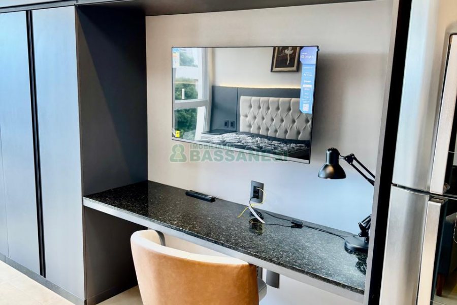 Kitinete Mobiliado com 40m², 1 dormitório, 1 vaga, no bairro Petrópolis em Caxias do Sul para Alugar