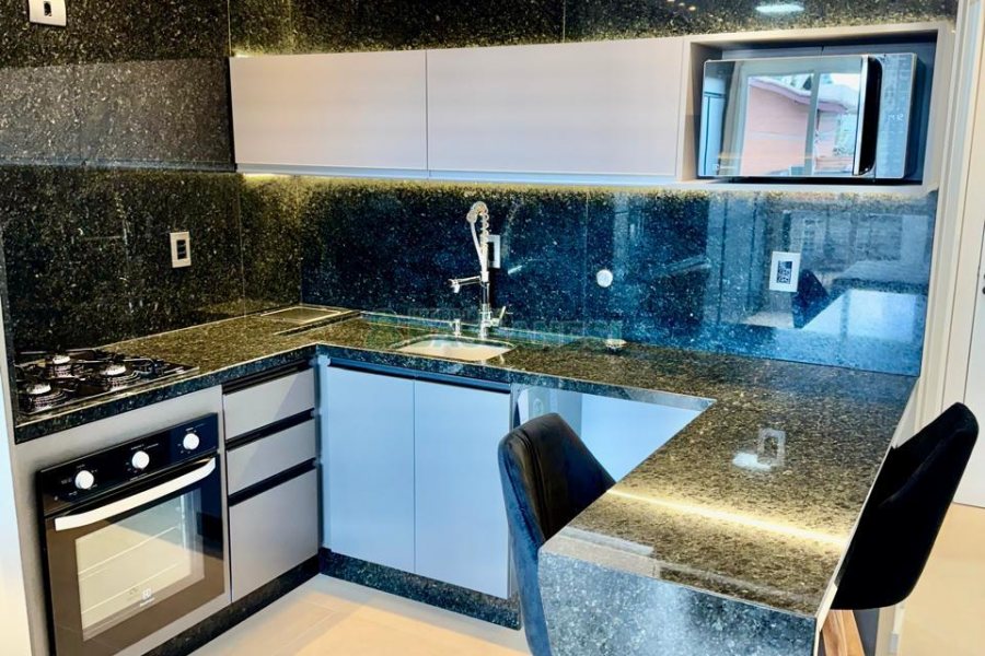 Kitinete Mobiliado com 40m², 1 dormitório, 1 vaga, no bairro Petrópolis em Caxias do Sul para Alugar