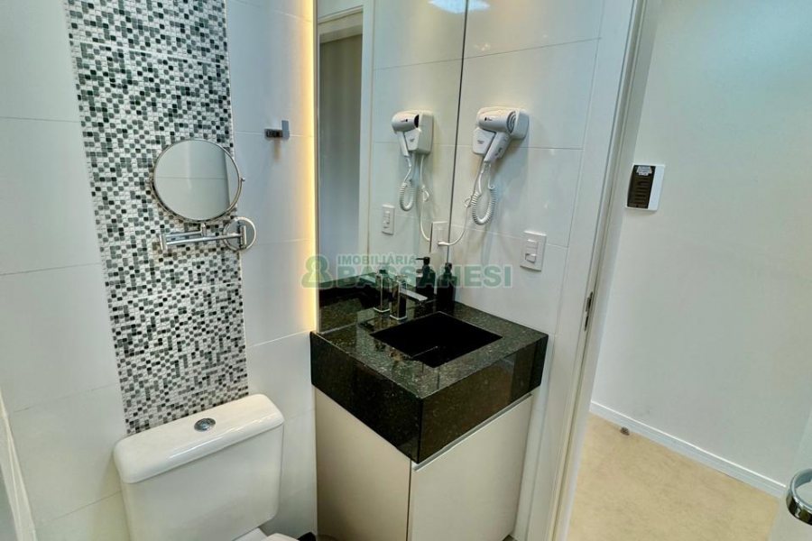 Kitinete Mobiliado com 40m², 1 dormitório, 1 vaga, no bairro Petrópolis em Caxias do Sul para Alugar