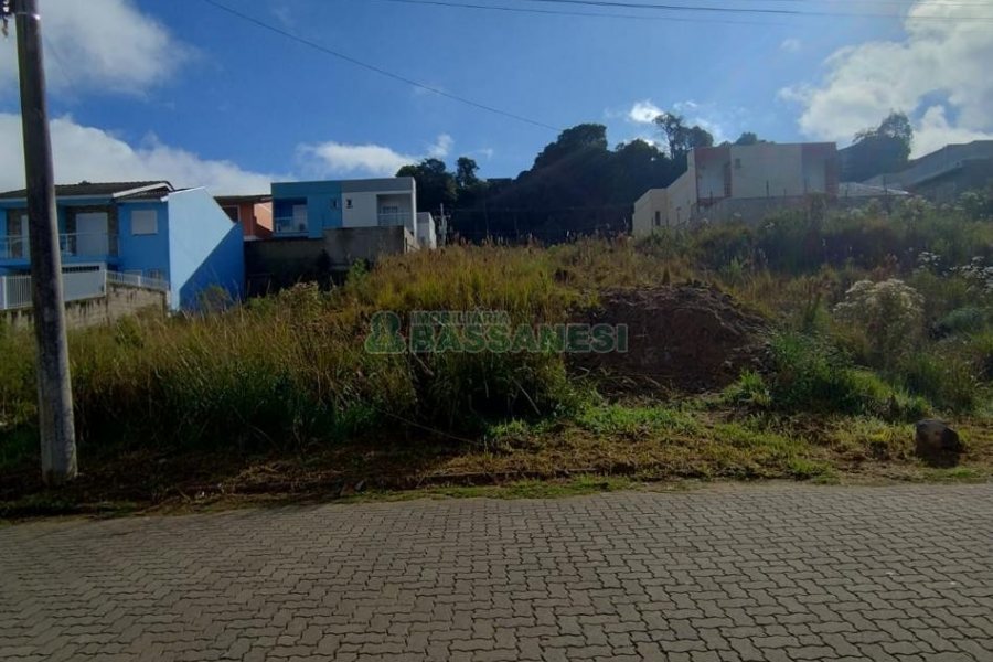 Terreno, no bairro Nossa Senhora das Graças em Caxias do Sul para Comprar