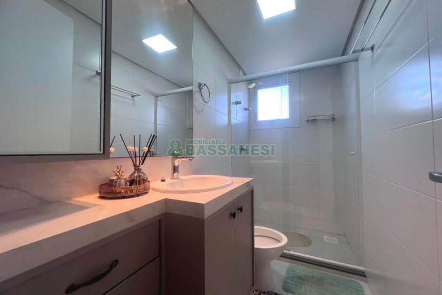 Apto Mobiliado com 88m², 2 dormitórios, 2 vagas, no bairro Villagio Iguatemi em Caxias do Sul para Alugar