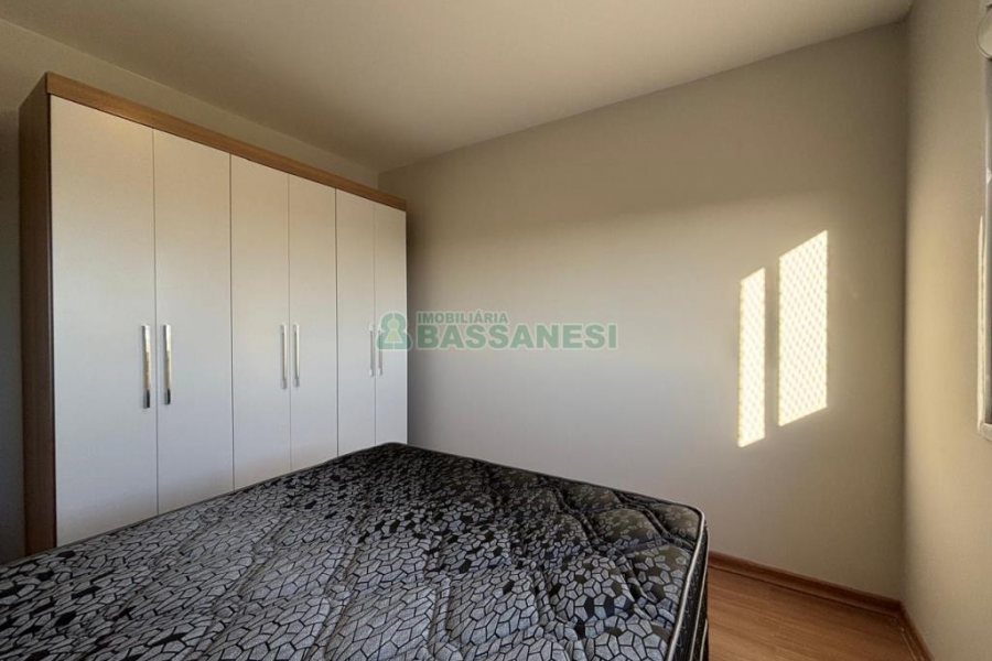 Apartamento com 40m², 1 dormitório, 1 vaga, no bairro Petrópolis em Caxias do Sul para Alugar