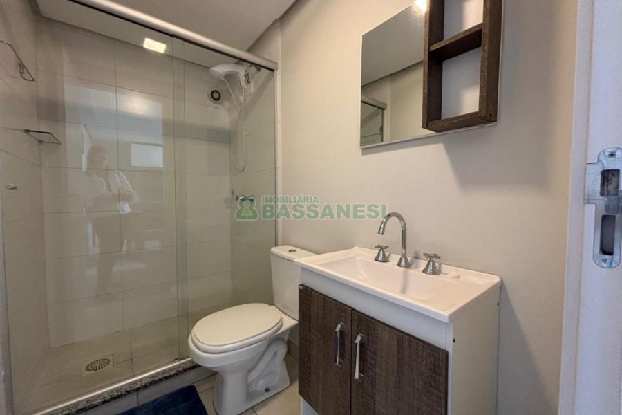 Apartamento com 40m², 1 dormitório, 1 vaga, no bairro Petrópolis em Caxias do Sul para Alugar