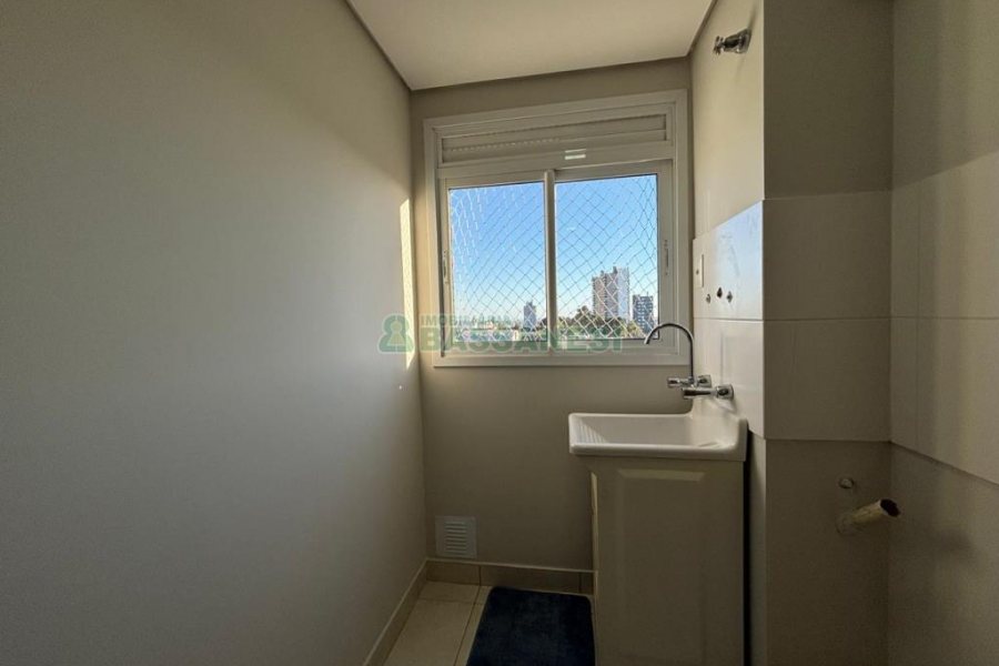 Apartamento com 40m², 1 dormitório, 1 vaga, no bairro Petrópolis em Caxias do Sul para Alugar
