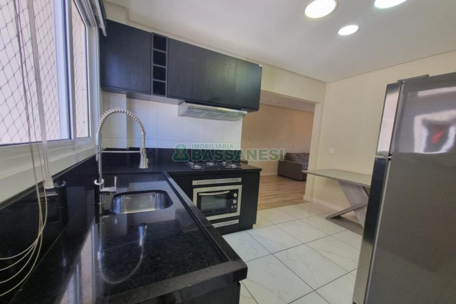 Apto Mobiliado com 87m², 2 dormitórios, 1 vaga, no bairro Petrópolis em Caxias do Sul para Alugar