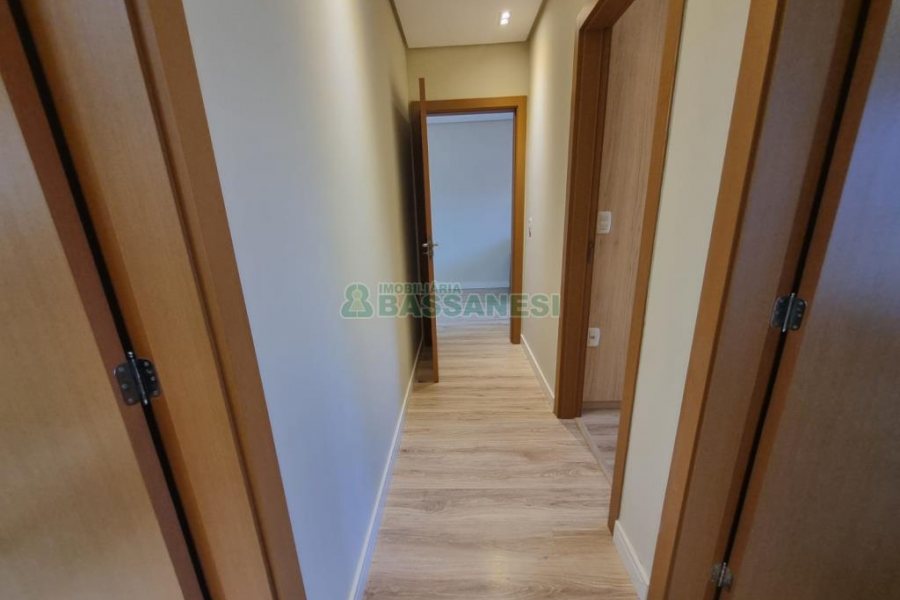 Apto Mobiliado com 87m², 2 dormitórios, 1 vaga, no bairro Petrópolis em Caxias do Sul para Alugar