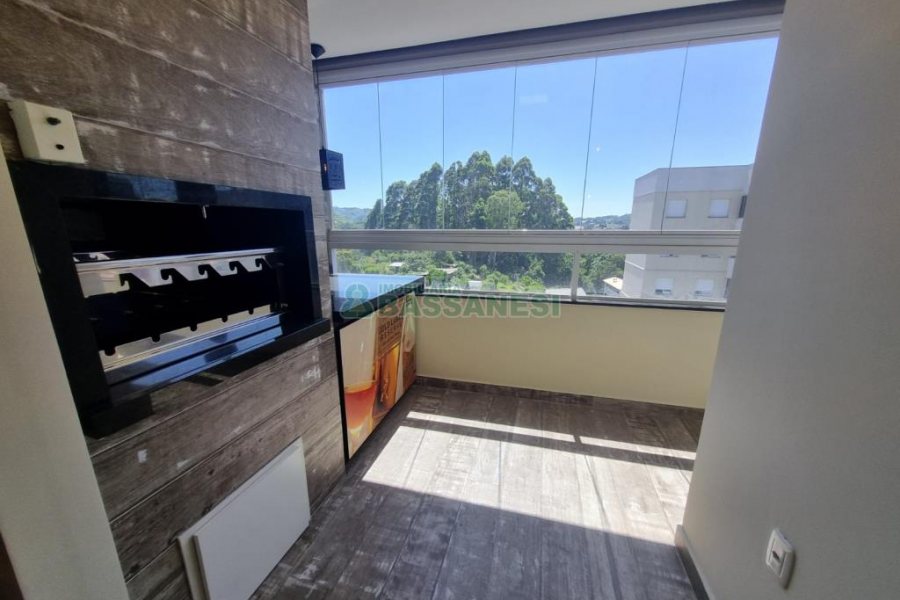 Apto Mobiliado com 87m², 2 dormitórios, 1 vaga, no bairro Petrópolis em Caxias do Sul para Alugar