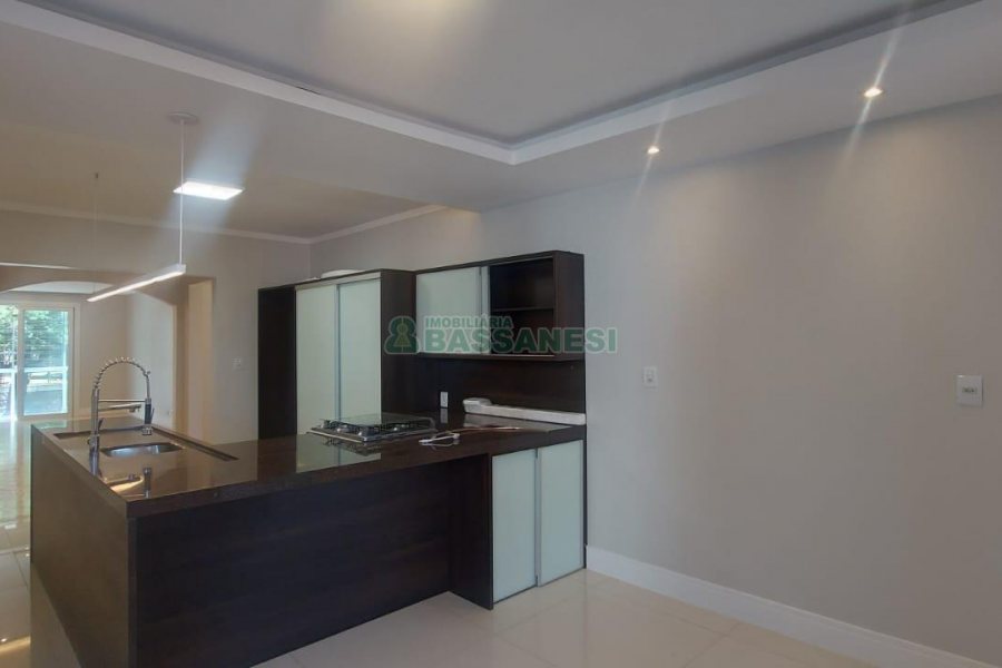 Apartamento com 156m², 3 dormitórios, 1 vaga, no bairro Panazzolo em Caxias do Sul para Alugar