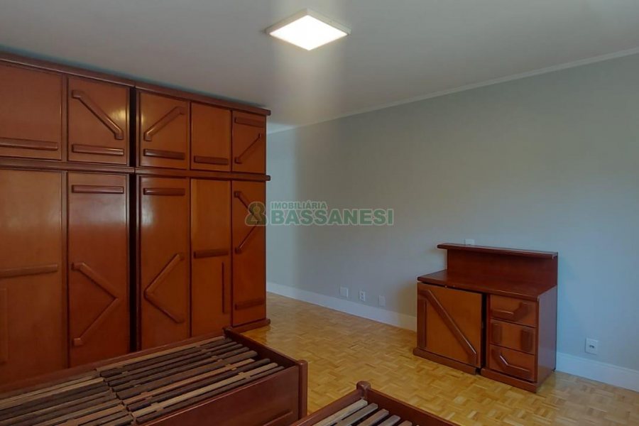 Apartamento com 156m², 3 dormitórios, 1 vaga, no bairro Panazzolo em Caxias do Sul para Alugar