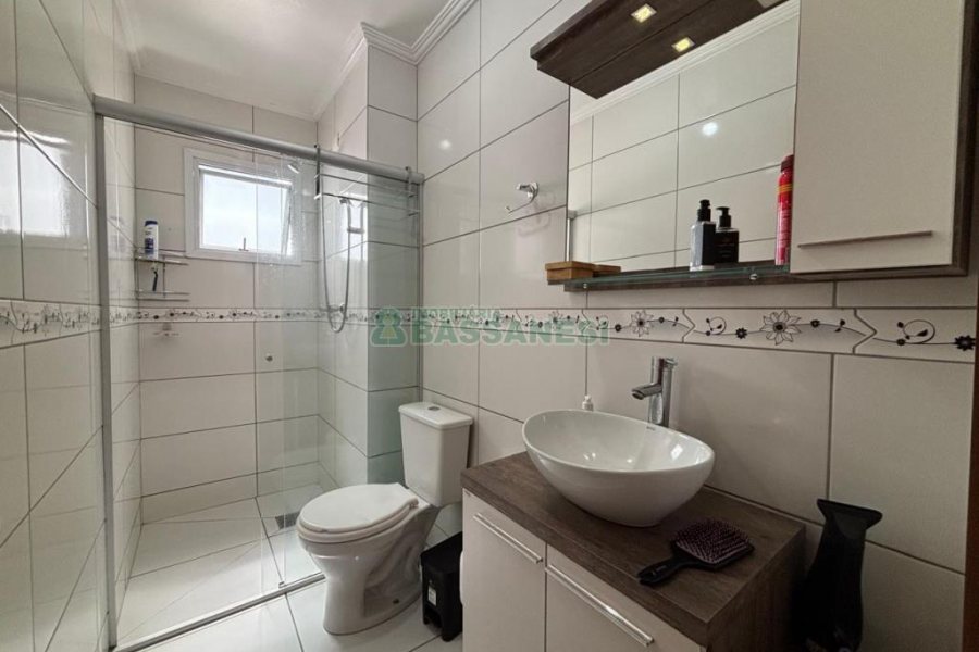 Apartamento com 67m², 2 dormitórios, 1 vaga, no bairro Vinhedos em Caxias do Sul para Alugar