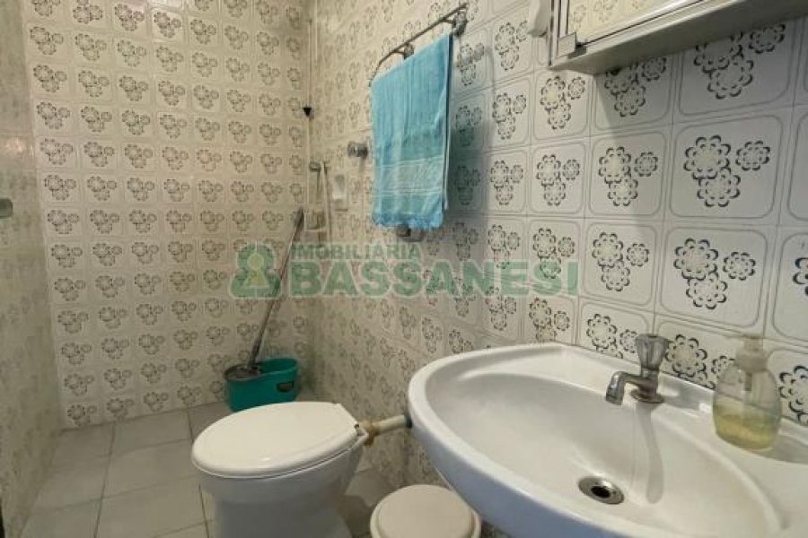 Casa com 193m², 3 dormitórios, 2 vagas, no bairro São Leopoldo em Caxias do Sul para Comprar