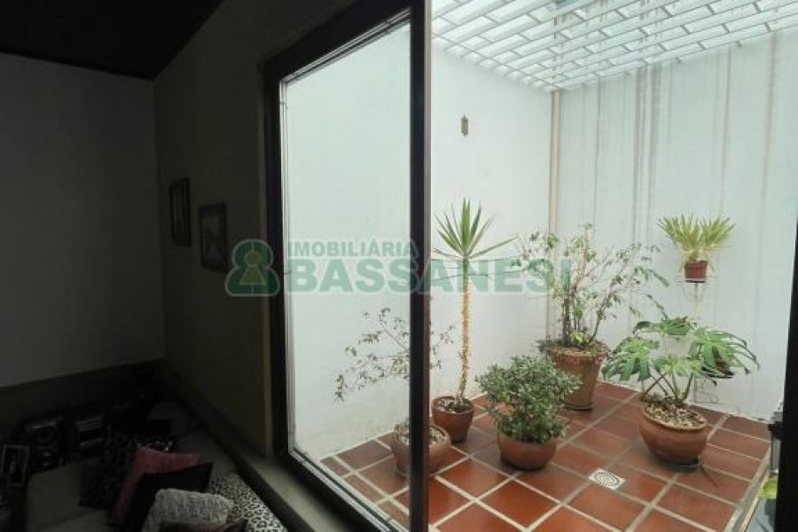 Casa com 193m², 3 dormitórios, 2 vagas, no bairro São Leopoldo em Caxias do Sul para Comprar