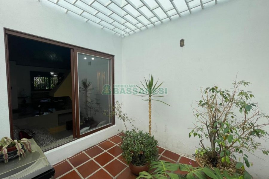 Casa com 193m², 3 dormitórios, 2 vagas, no bairro São Leopoldo em Caxias do Sul para Comprar