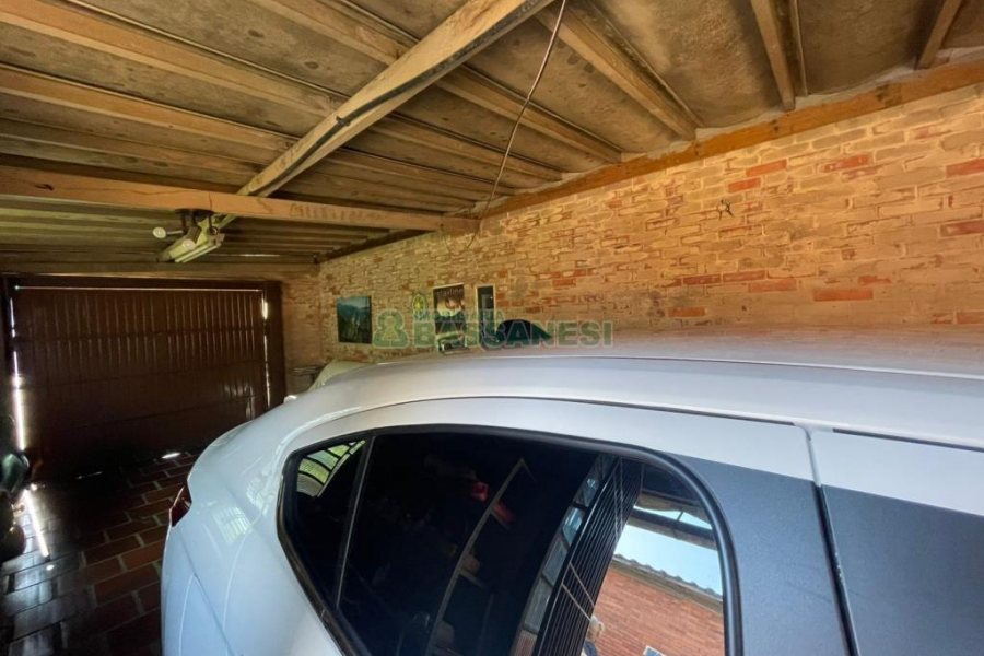 Casa com 193m², 3 dormitórios, 2 vagas, no bairro São Leopoldo em Caxias do Sul para Comprar