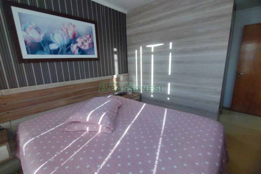 Casa com 190m², 3 dormitórios, 1 vaga, no bairro Santa Catarina em Caxias do Sul para Comprar