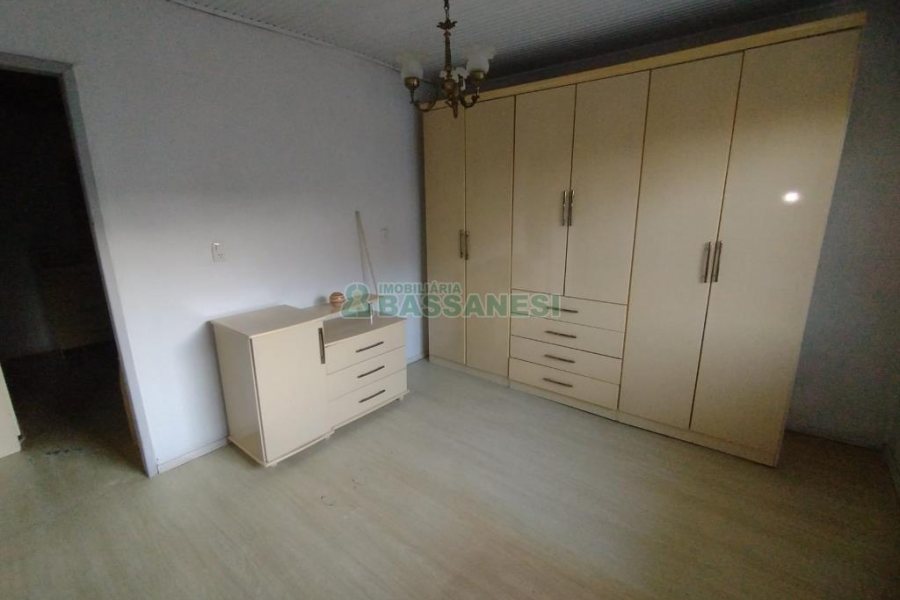 Casa com 190m², 3 dormitórios, 1 vaga, no bairro Santa Catarina em Caxias do Sul para Comprar