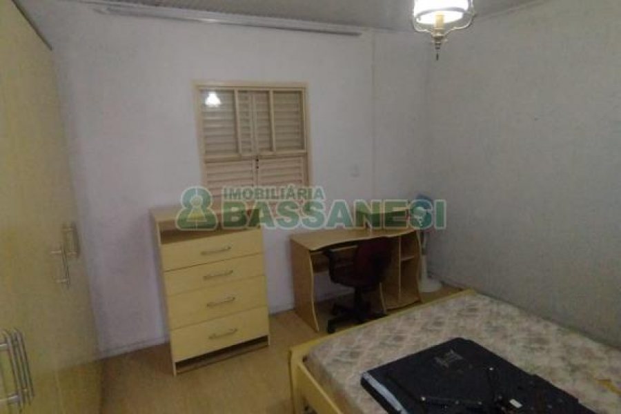 Casa com 190m², 3 dormitórios, 1 vaga, no bairro Santa Catarina em Caxias do Sul para Comprar