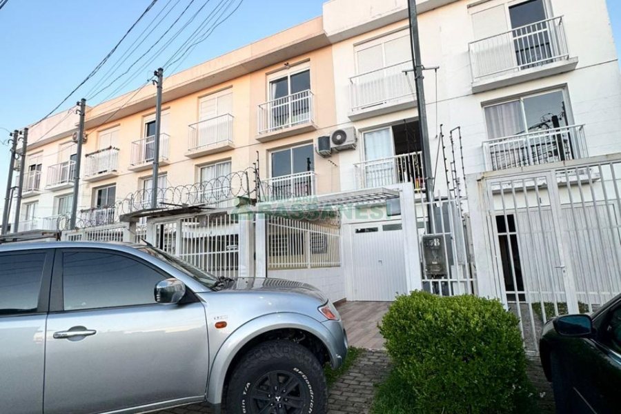 Sobrado com 75m², 2 dormitórios, 1 vaga, no bairro Nossa Senhora do Rosário em Caxias do Sul para Comprar