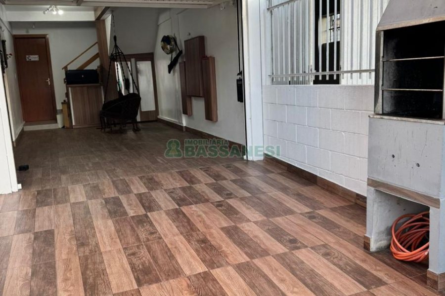 Sobrado com 75m², 2 dormitórios, 1 vaga, no bairro Nossa Senhora do Rosário em Caxias do Sul para Comprar
